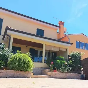 Danica Villa